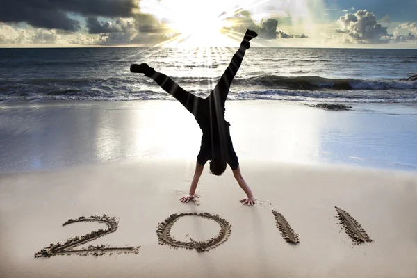 Feliz año nuevo 2011 en la playa del amanecer — Foto de Stock