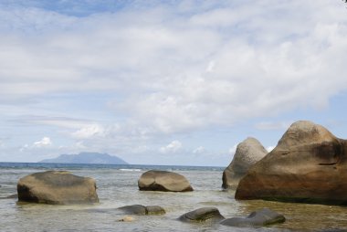 Seyşeller kayalık plaj