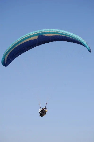 Coming Double Paragliding — Stock Photo, Image