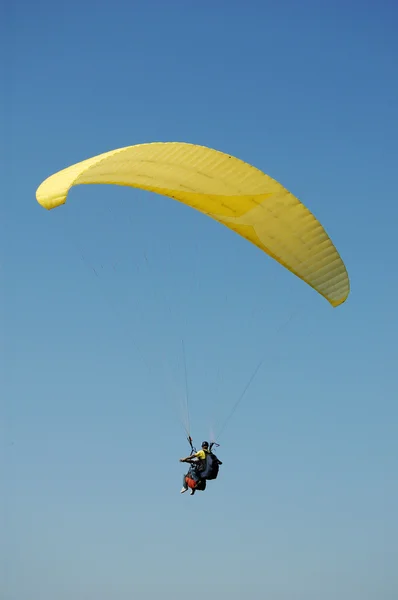 Uçup kişilik yamaç paraşütü Stok Fotoğraf