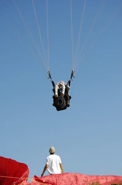 Dvojité paragliding přistání Stock Snímky