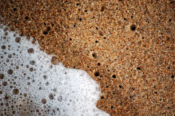 Textura de areia molhada e onda oceânica — Fotografia de Stock