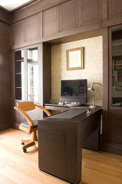 Интерьер офисной комнаты на дому — стоковое фото