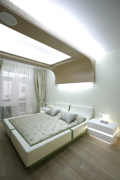 Big bed in bedroom — Stock Photo, Image