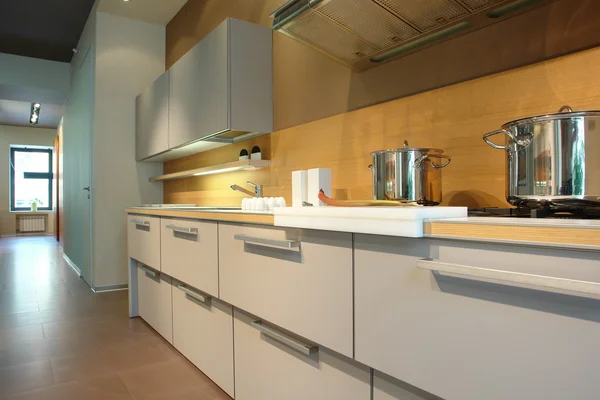 Cozinha branca em perspectiva — Fotografia de Stock
