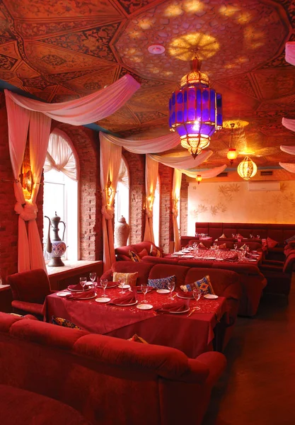 赤い色のレストランのインテリア — ストック写真