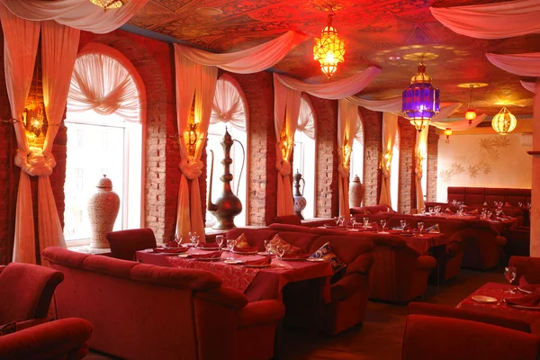 Egy étterem, piros színű belső — Stock Fotó