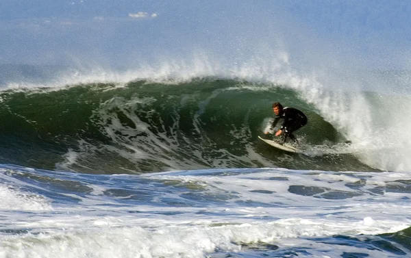 Surfer w rurce — Zdjęcie stockowe
