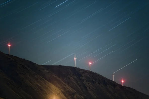 Hemel van sterren in Bergen, gedraaid, nacht — Stockfoto