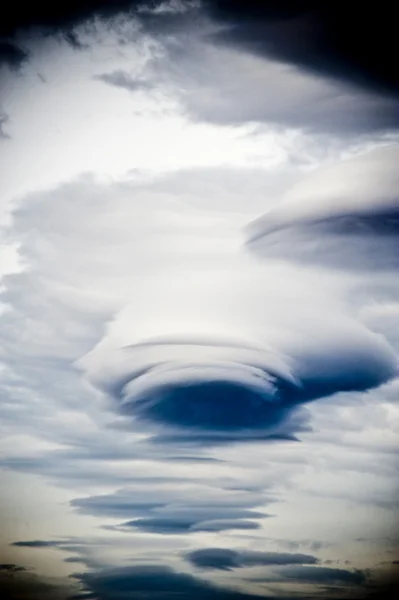 Bulutlar gökyüzü ile — Stok fotoğraf