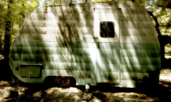 Старомодный трейлерный фургон — стоковое фото