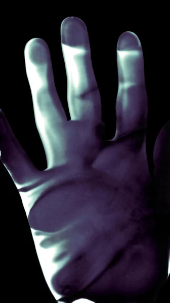 Modré rukavice na ruce na černém pozadí — Stock fotografie