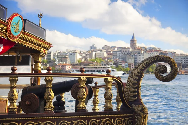 갈라타 타워와 황금 경적 이스탄불에서 — 스톡 사진