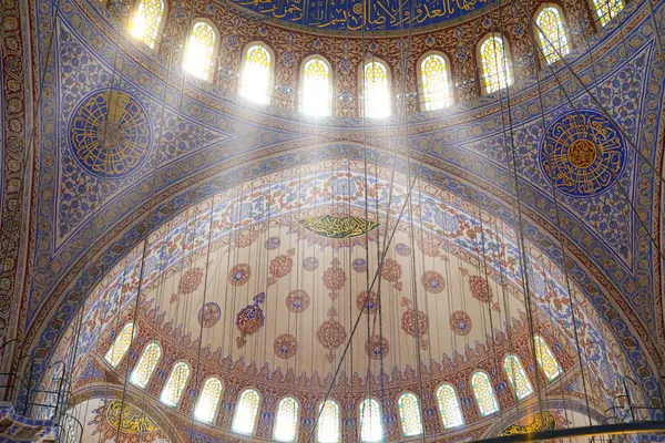 Интерьер Голубой мечети / Стамбул, Турция — стоковое фото