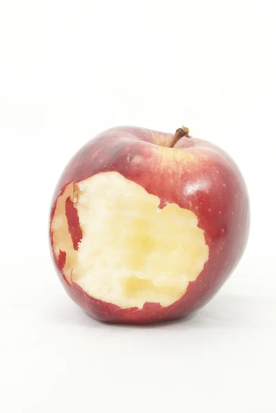 Angebissener Apfel — Stockfoto