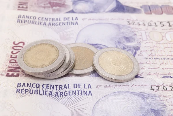 Notas e moedas argentinas — Fotografia de Stock
