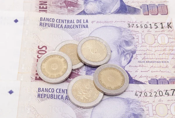 Notas e moedas argentinas — Fotografia de Stock