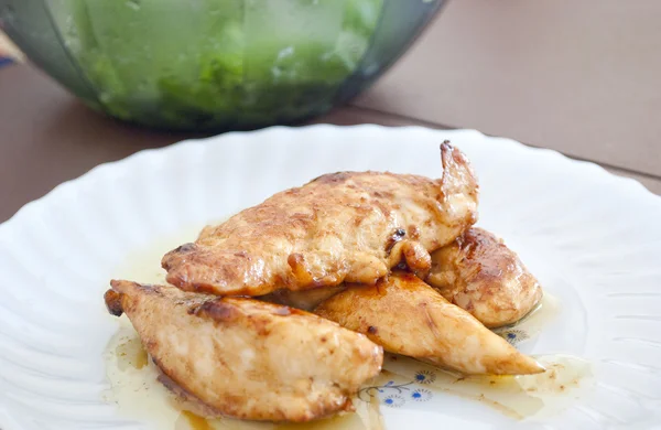 Caramelized chicken breasts with honey — Stock Photo, Image