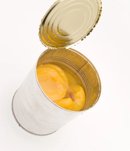 Can of peaches in syrup — Stock Photo, Image
