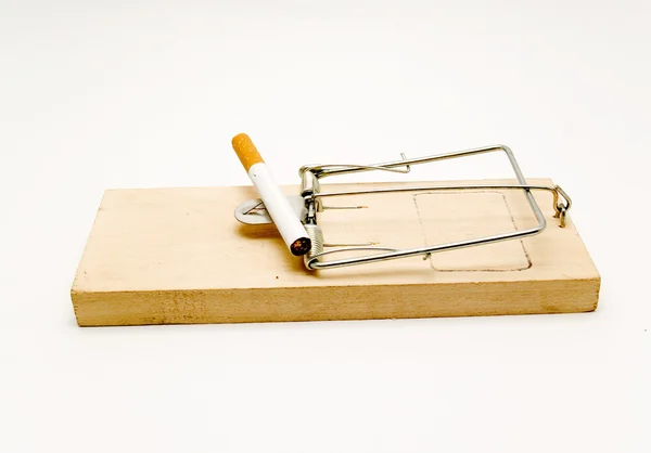 Mousetrap and cigarette — Stock Photo, Image