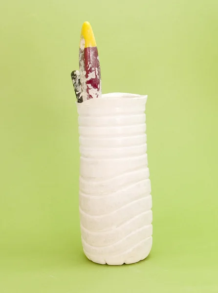 Kunststoffbehälter mit Bürste — Stockfoto