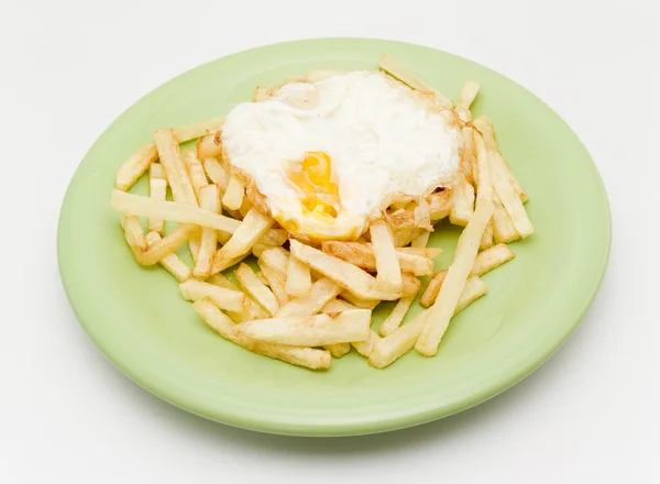 Patatas fritas con huevo —  Fotos de Stock