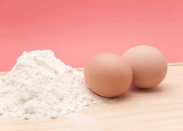 鸡蛋和面粉τα αυγά και το αλεύρι — Φωτογραφία Αρχείου