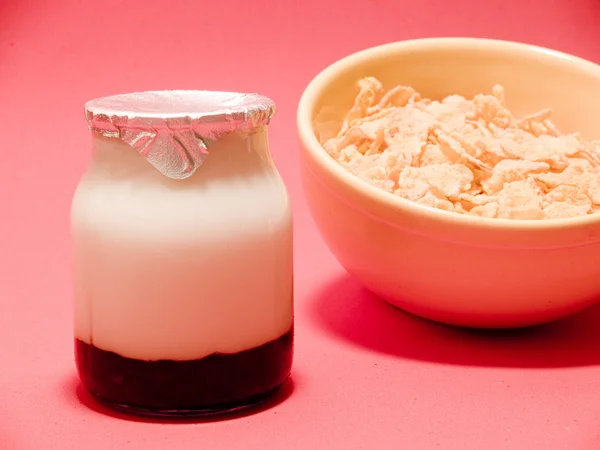 Jogurty płatki kukurydziane — Zdjęcie stockowe