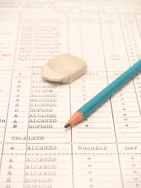 Arkusz kalkulacyjny, ołówek i Gumka — Zdjęcie stockowe