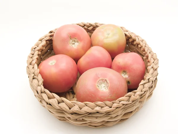 Cestino con pomodori — Foto Stock