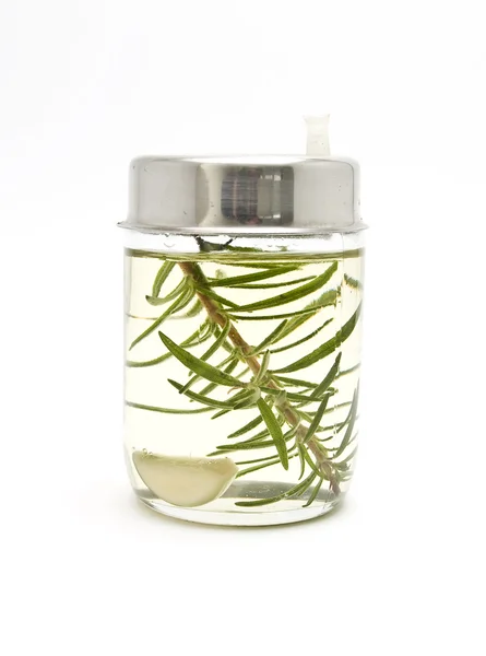Олія з ароматичними травами — стокове фото