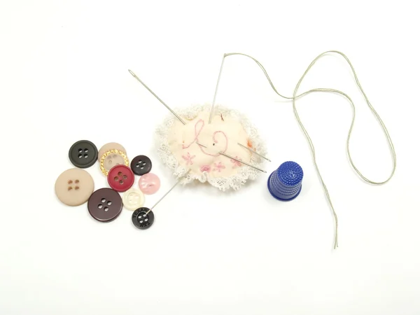 Botões de costura agulha e linha — Fotografia de Stock