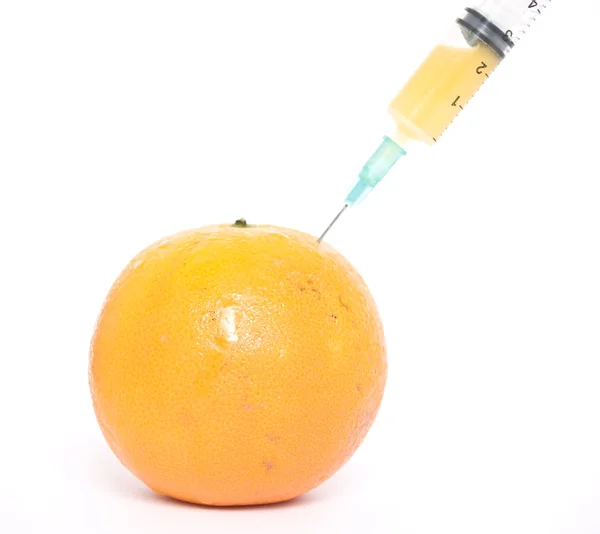 Orange mit Spritze — Stockfoto