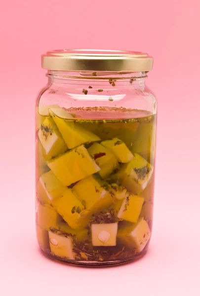 Botella con queso de cabra en aceite de oliva —  Fotos de Stock