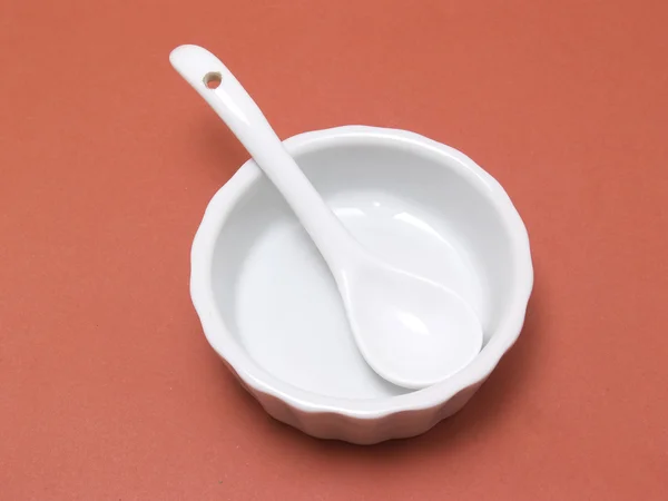 Pentola in ceramica con cucchiaio — Foto Stock