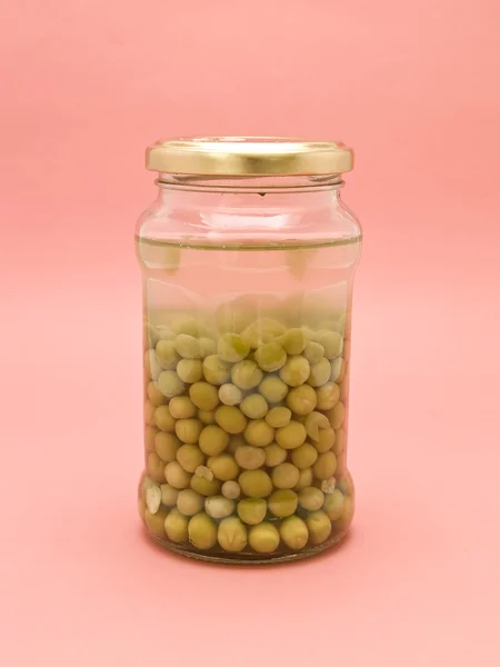 エンドウ豆とボトル — 图库照片