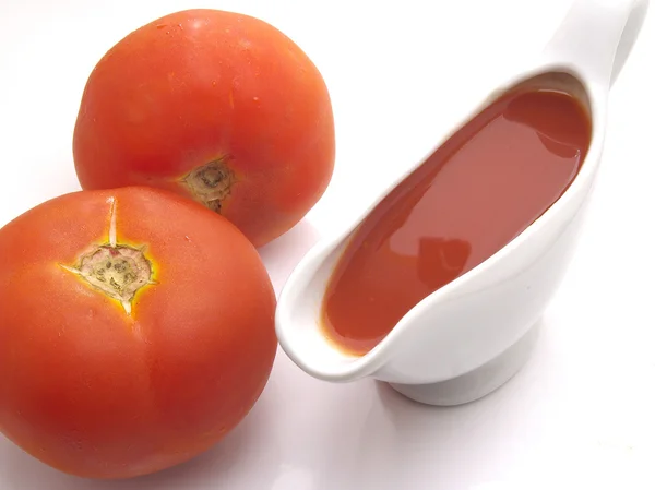 Помидоры и томатный соус — стоковое фото