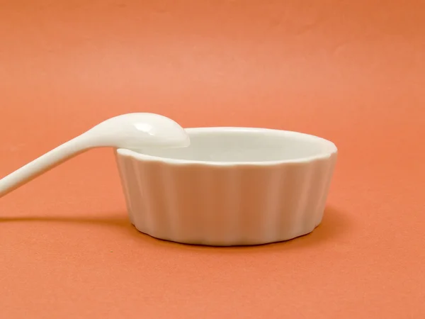 Garnek ceramiczny z łyżeczką — Zdjęcie stockowe