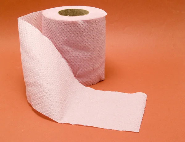 Розовая туалетная бумага — стоковое фото