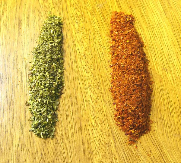 Crushed red pepper and oregano — Stock Photo, Image