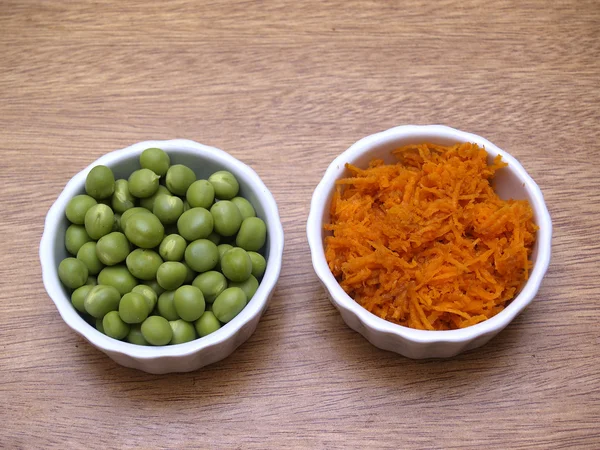 豌豆和胡萝卜 — 图库照片