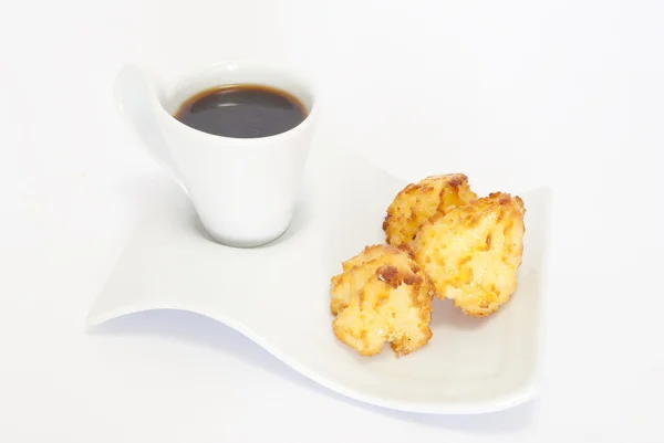 Кокосовый кофе с печеньем — стоковое фото