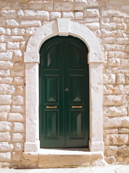 Wooden green frontdoor. — Stock Photo, Image