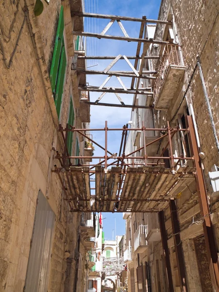 Alley in molfetta oldtown. Apulië. — Stockfoto