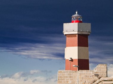 Monopoli Limanı deniz feneri. Apulia.