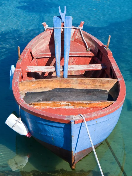 Colored rowboat in clear sea. — Stock Photo, Image