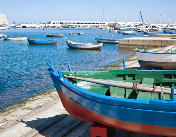 Barcos no antigo porto de Bari. Apúlia . — Fotografia de Stock