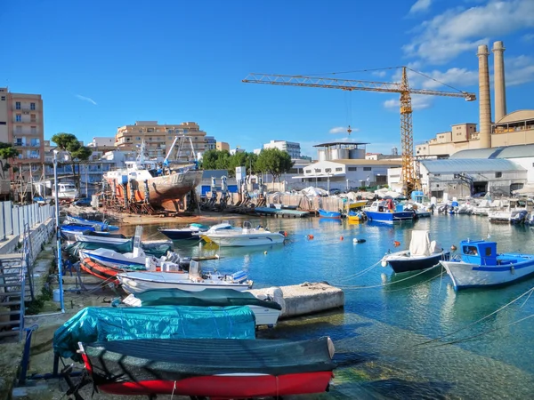 Veduta panoramica del porto di Monopoli. La Puglia . — Foto Stock