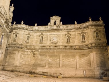 duvar Monopoli gece tarafından sürdürülmesi. Apulia.