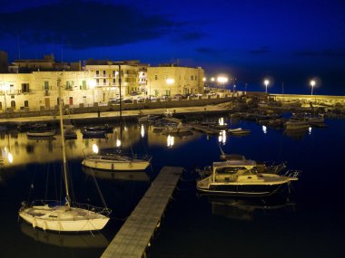 giovinazzo seaport gece manzarası. Apulia.